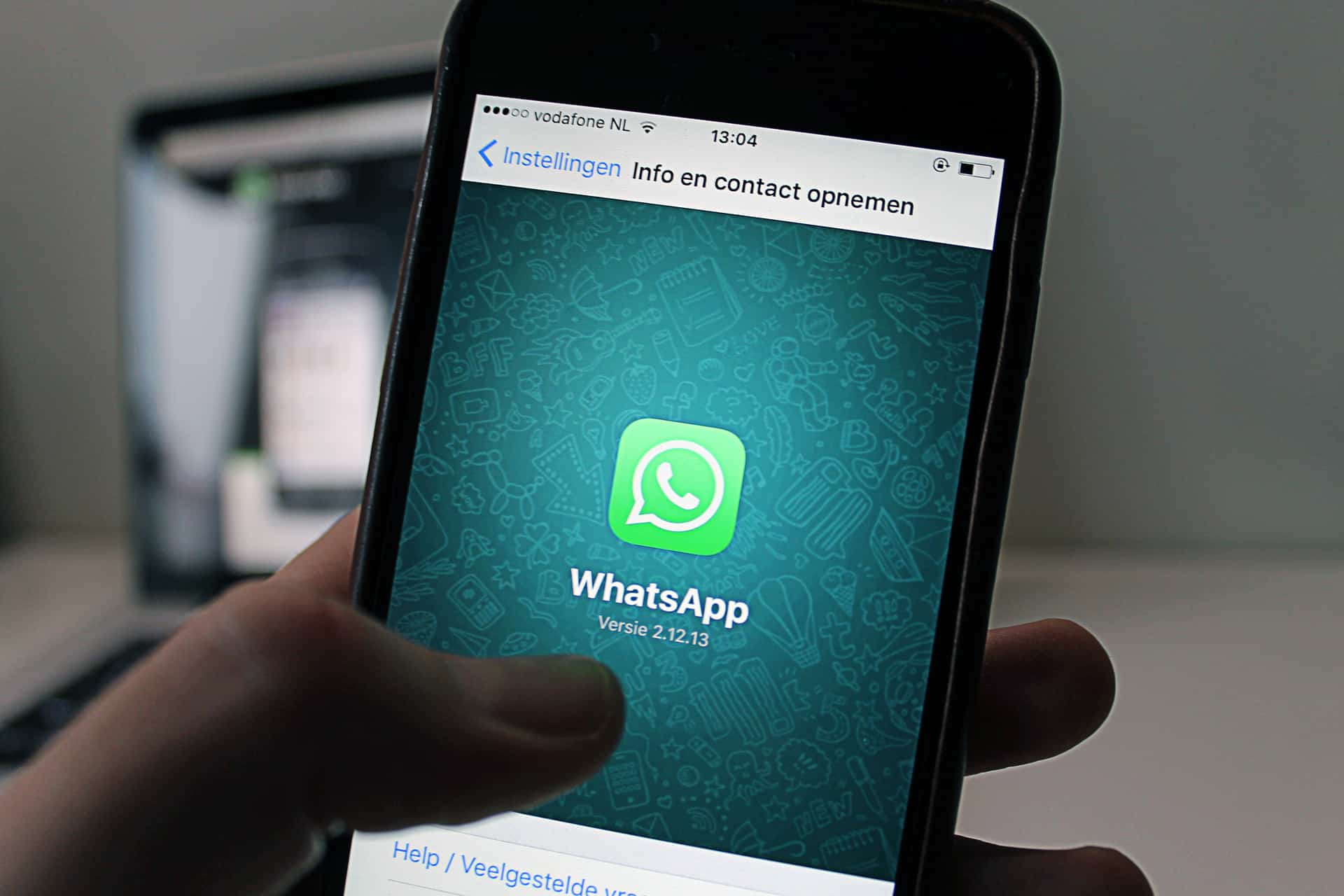 WhatsApp, come scrivere ai numeri non in rubrica