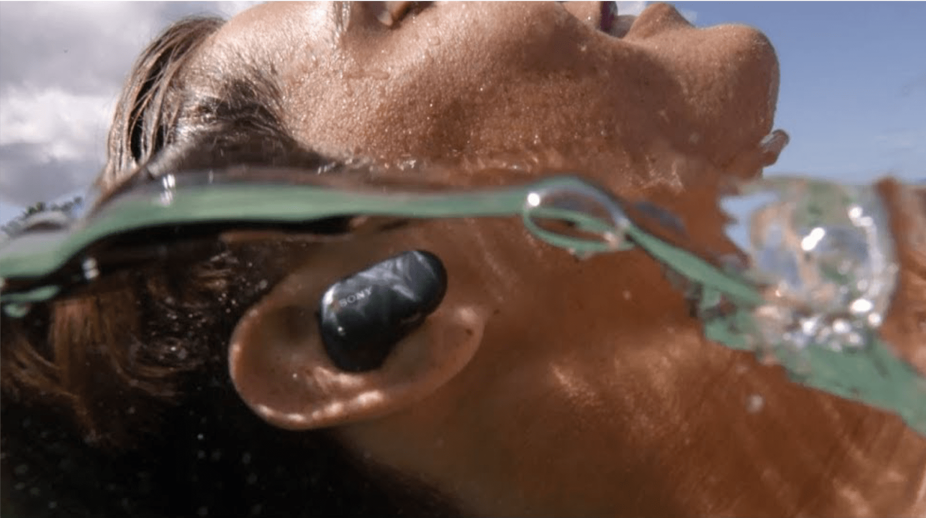 Le cuffie Sony WF-SP900 portano la musica sott’acqua