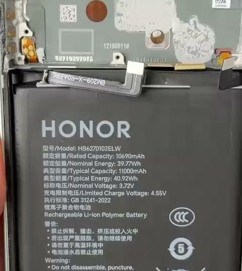 La batteria Honor da 11.000 mAh del Magic9 Super Edition con l'etichetta dei dati