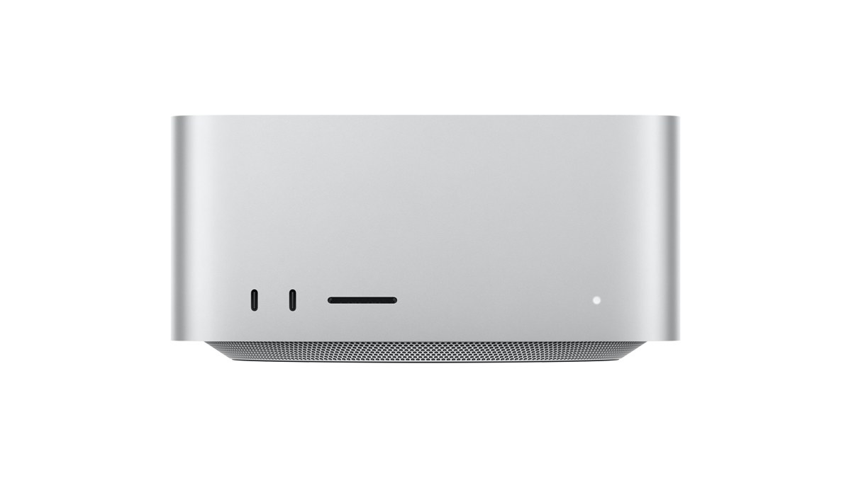 Mac Studio con chip M5 visto di fronte, con le due porte USB-C e il lettore di schede SD, foto ufficiale Apple