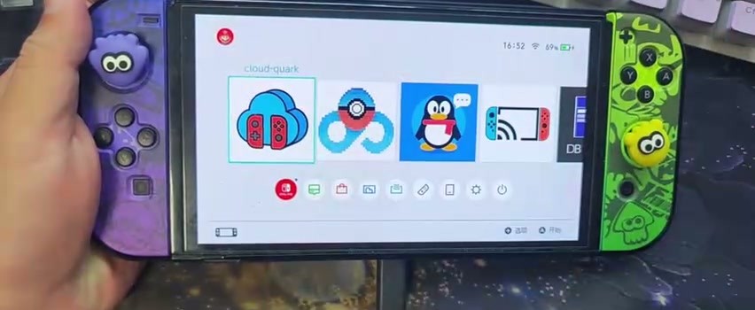 La schermata home di una Switch modificata con le icone di Quark, Baidu Netdisk, QQ e dell'app per trasmettere lo schermo